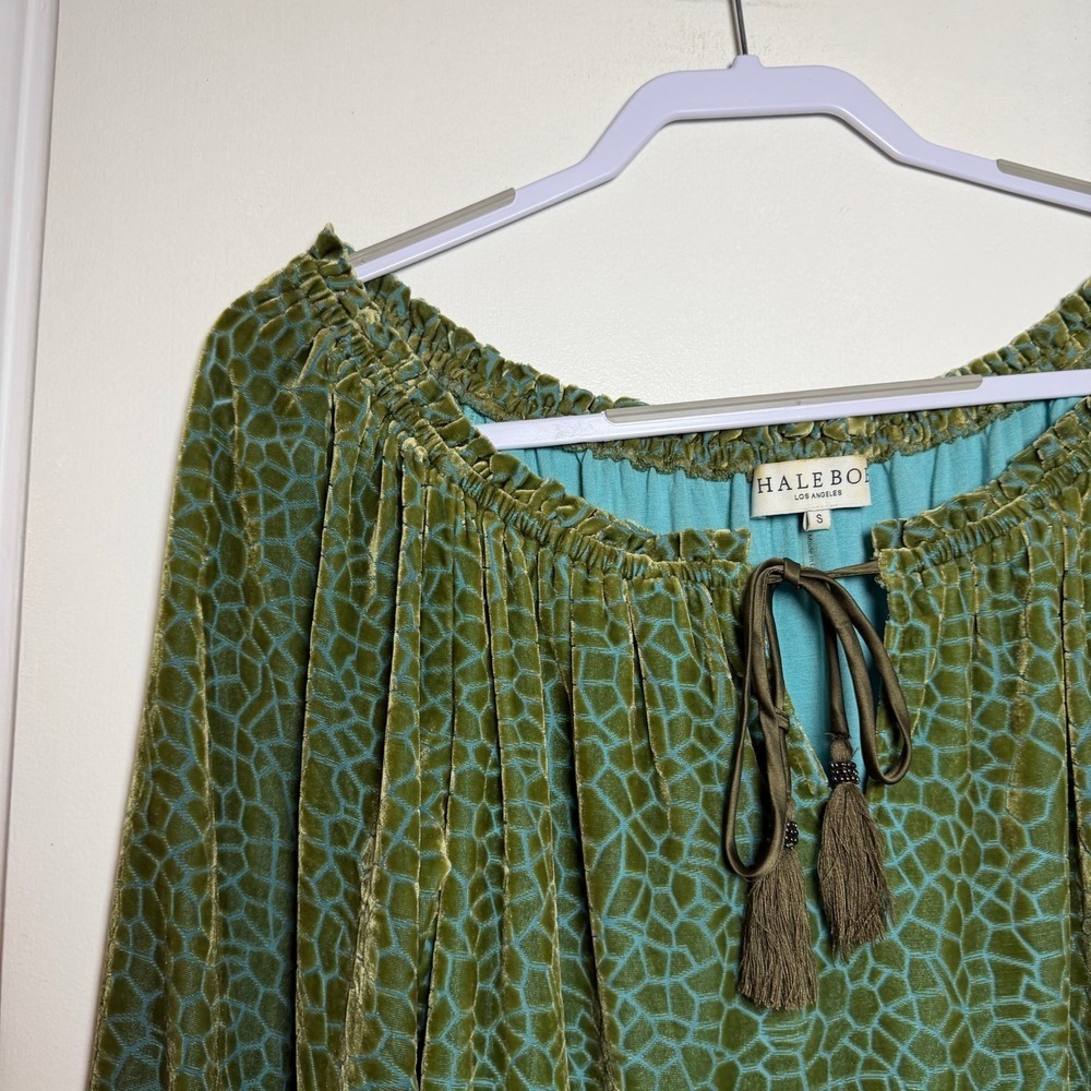 Hale Bob Green Velvet Giraffe Print Off Shoulder Long Sleeve Tassel Top S - Picture 3 of 9